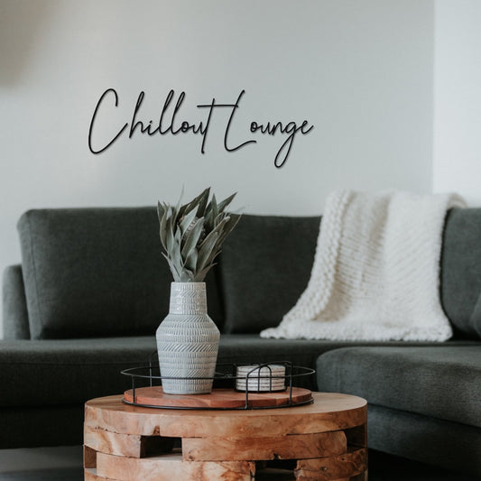 Schriftzug Chillout Lounge aus Holz in verschiedenen Farben und 6 Schriftarten