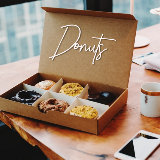 Schriftzug Donuts aus Holz in verschiedenen Farben und 6 Schriftarten