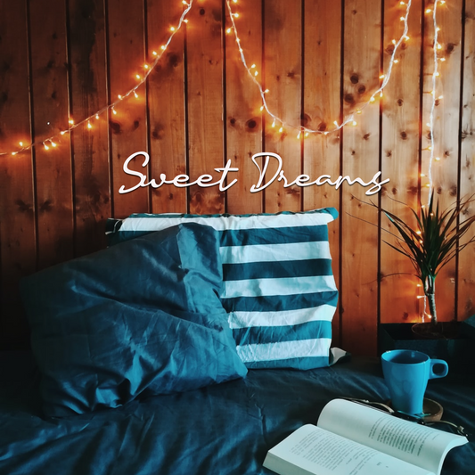 Schriftzug Sweet Dreams aus Holz in verschiedenen Farben und 6 Schriftarten