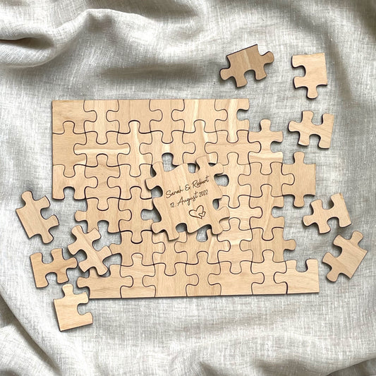 Puzzle aus Holz zur Hochzeit personalisiert als Gästebuch zum unterschreiben