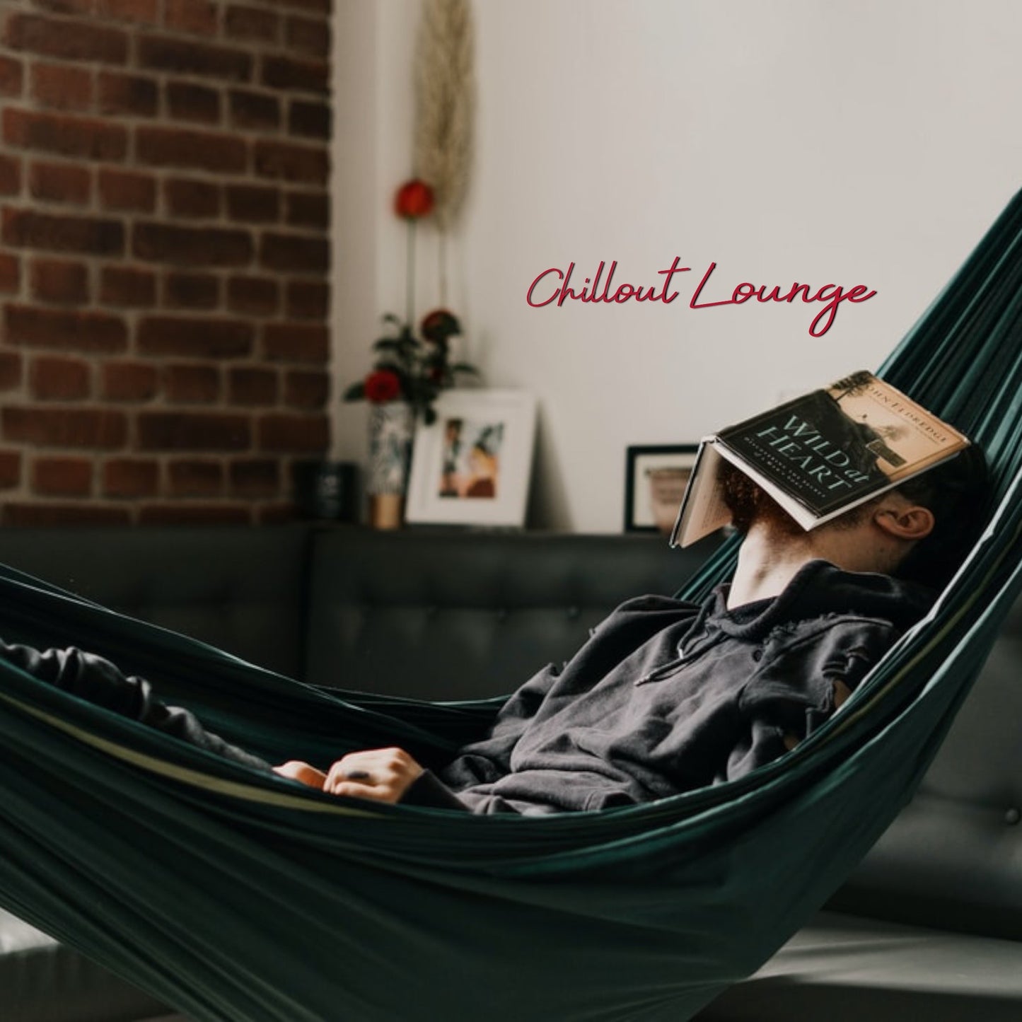 Schriftzug Chillout Lounge aus Holz in verschiedenen Farben und 6 Schriftarten